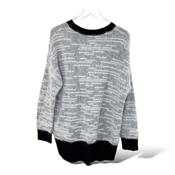 Lou & Grey Womens Eyelash Fuzzy Sweater Crewneck Long Sleeve Black White Sz L‎ - Picture 2 of 12